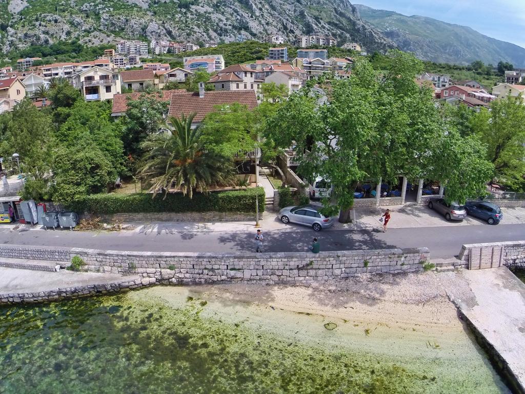 Apartments Beachfront Kotor Eksteriør bilde