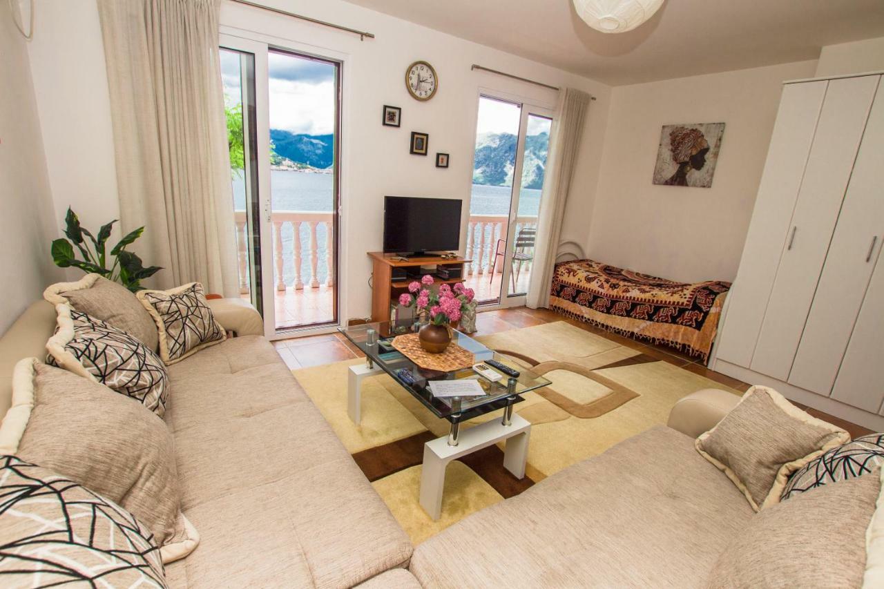 Apartments Beachfront Kotor Eksteriør bilde