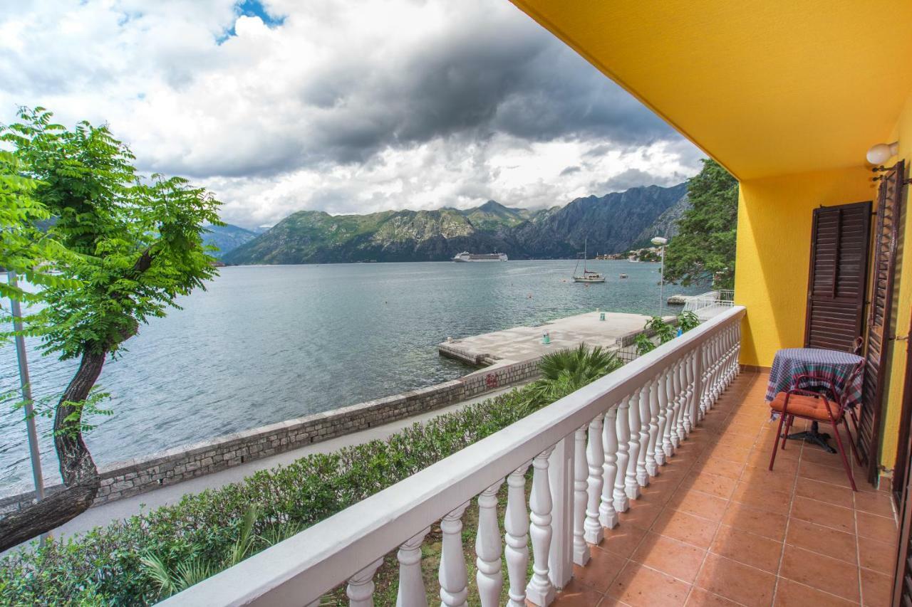 Apartments Beachfront Kotor Eksteriør bilde
