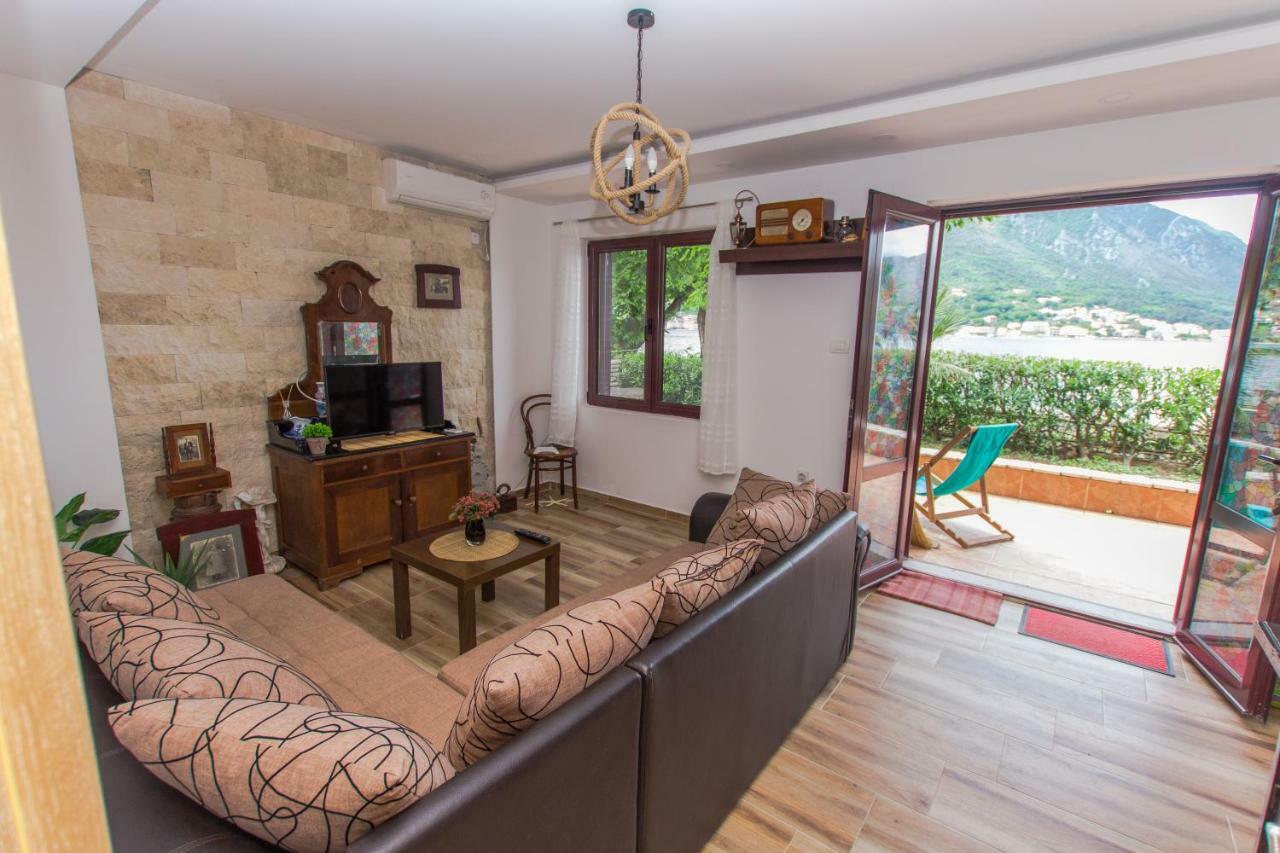 Apartments Beachfront Kotor Eksteriør bilde